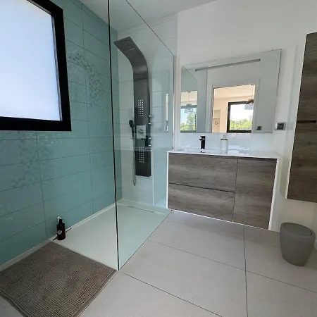 With Heated Pool Appartement